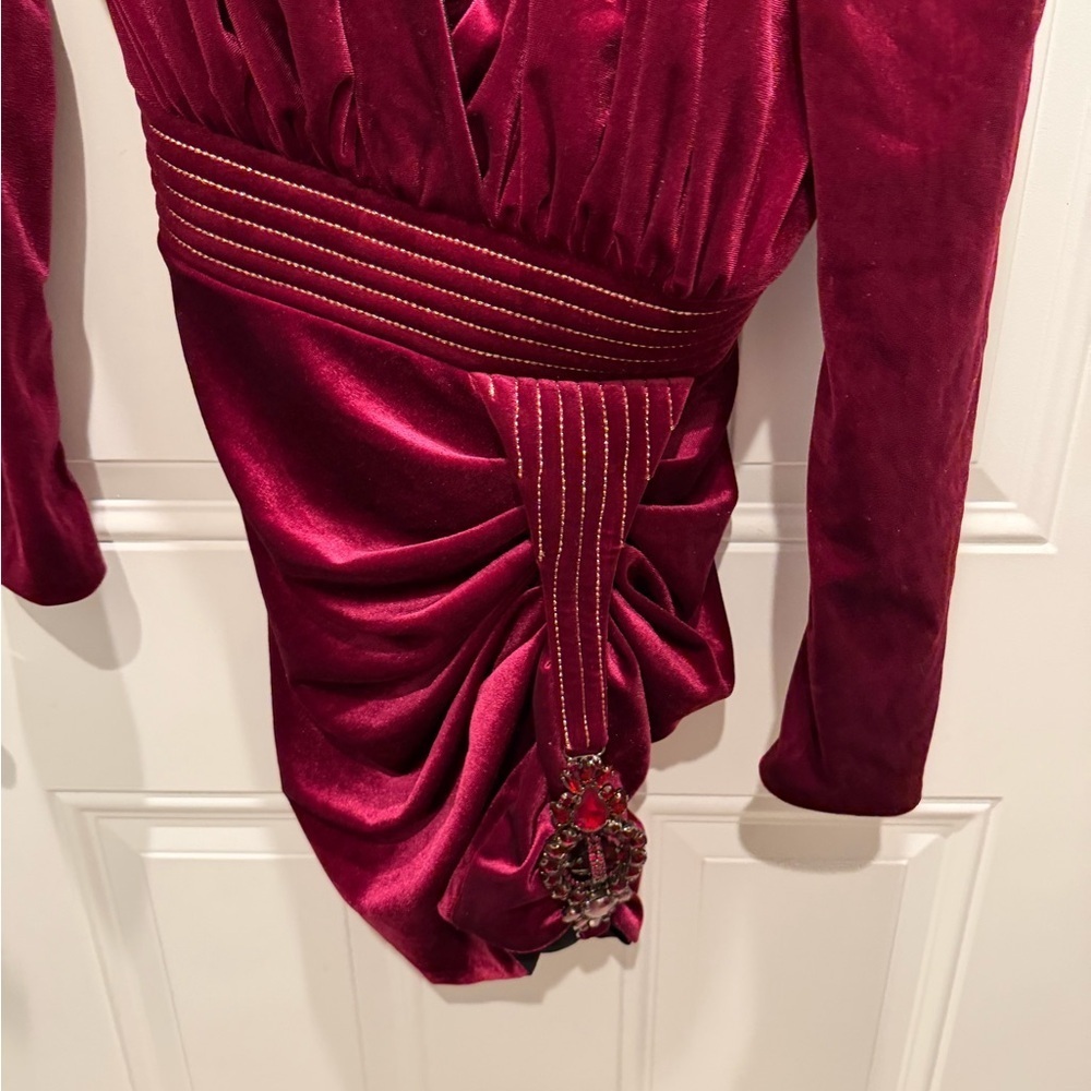 ZHIVAGO
Roxy Rumbles Velvet Mini Dress
$550 - Picture 9 of 10